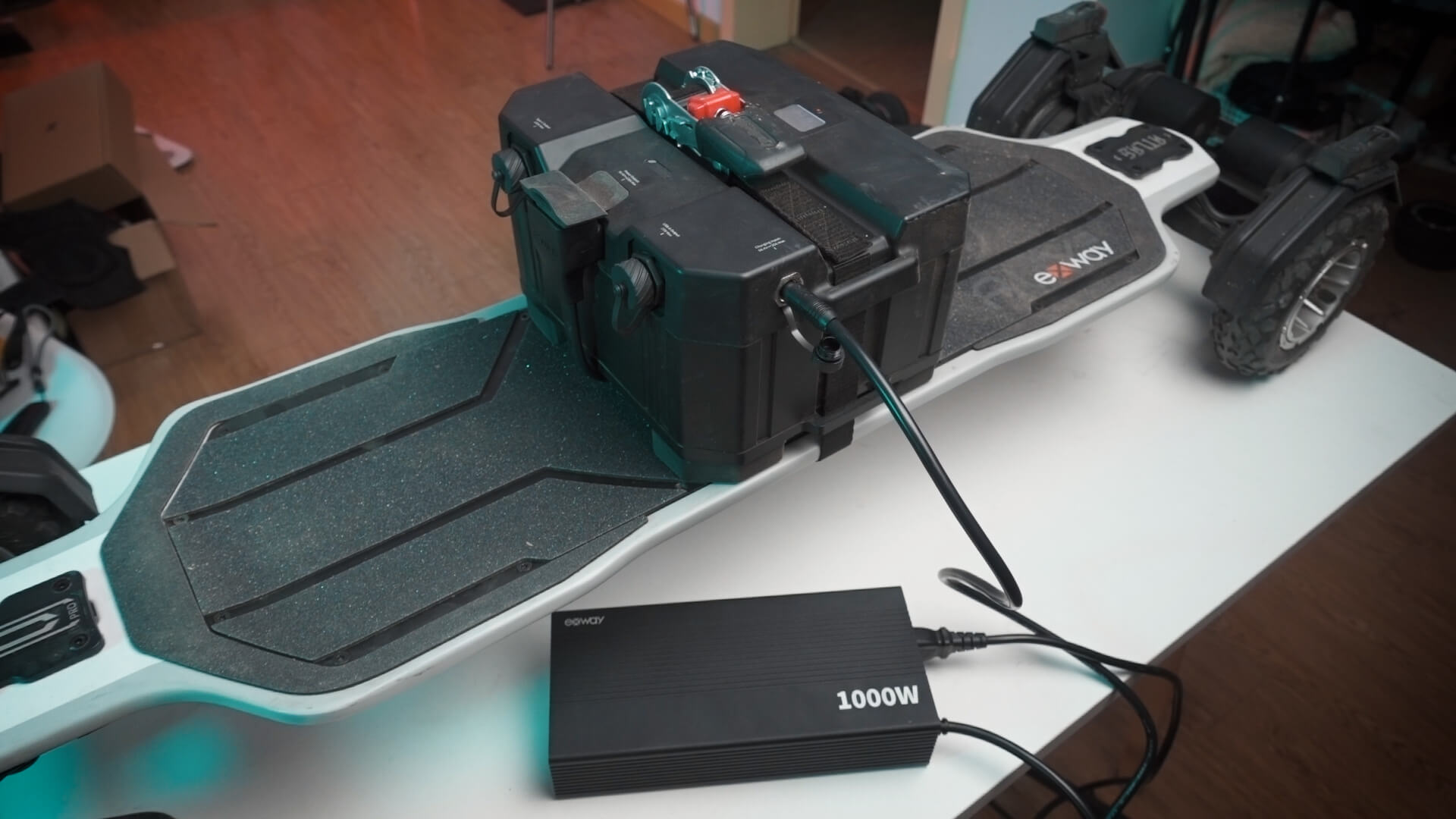 Exway Atlas Pro Review with AUXPack – DKWAN.com