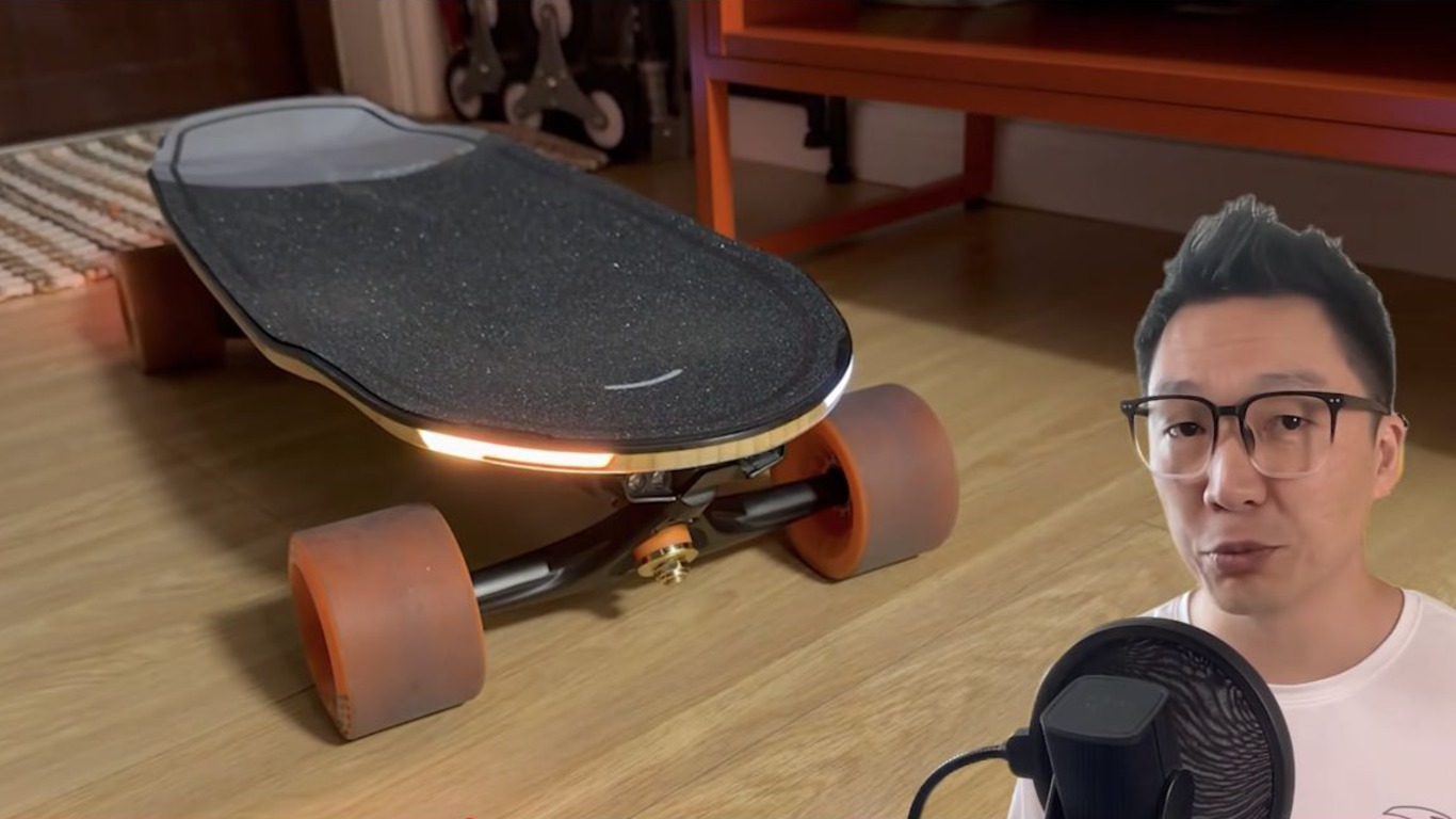 Exway Wave V2 Bifrost lighting illuminated in the video
