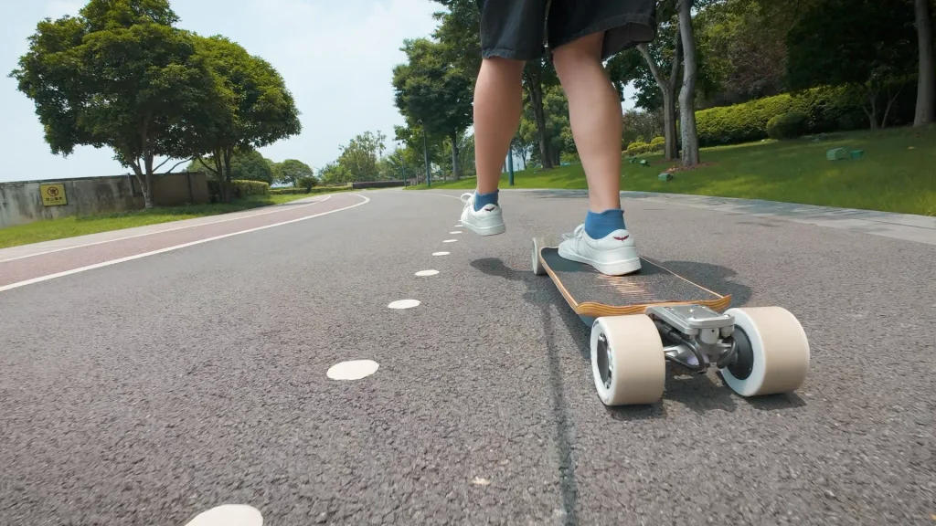 Photo of me in the middle of kick-pushing the Newsesh Echo.