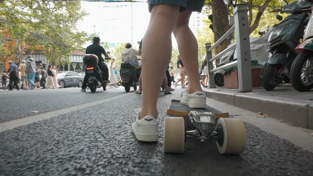 Newsesh Echo in traffic.